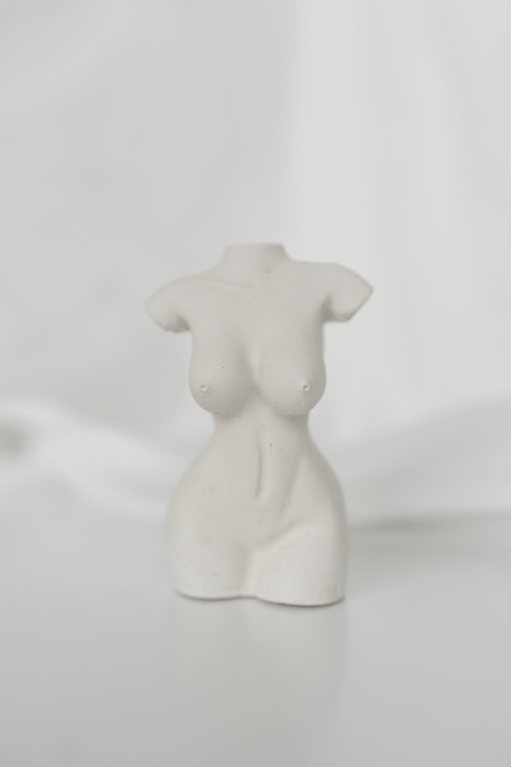 Female sculpture DONNA